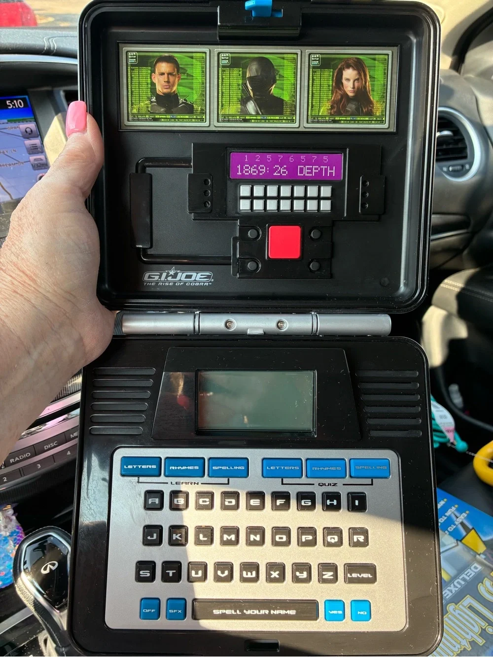 FUN CHILDS EDUCATIONAL Game! Opens  up like a briefcase.